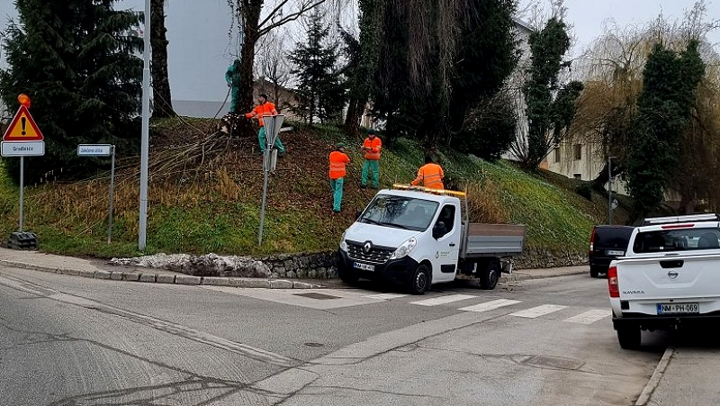  UREDITEV BREŽINE NA RAGOVSKI UL.