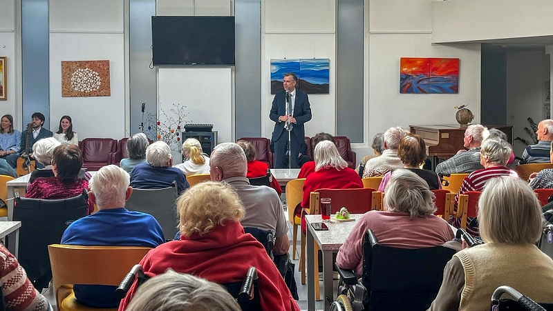 Župan Gregor Macedoni nagovoril varovance Doma starejših občanov Novo mesto