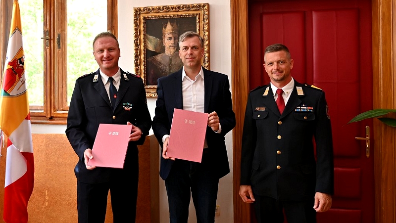 podpisnika PGD Potov vrh-Slatnik v nakup novega gasilskega vozila