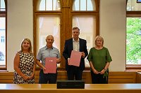 podpisnika s predstavnicama krajevnih skupnosti