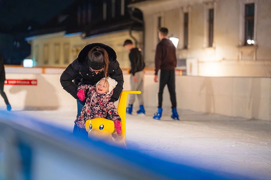 otrok na novomeškem drsališču