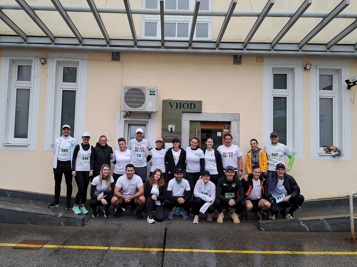 tekaška ekipa novomeške občine na Novomeškem polmaratonu