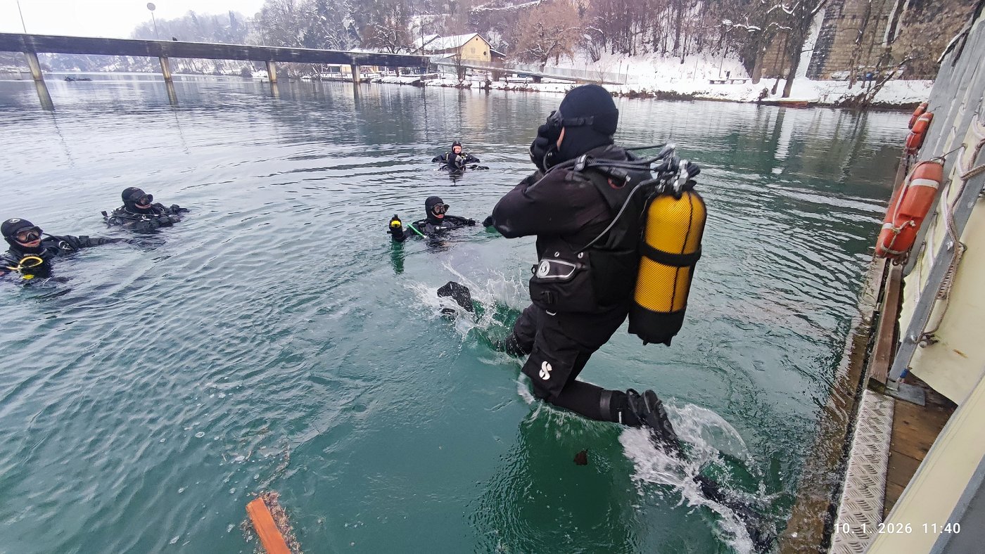 potapljačev skok v reko