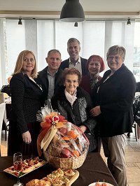 100-letnica_skupinska slika z županom, KS in OZRK.jpg