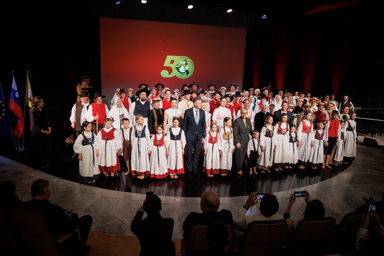 50 let Foklornega društva Kres - nastopajoči na koncertu 50 let Folklornega društva Kres: trije razprodani večeri praznovanja kulture in tradicije