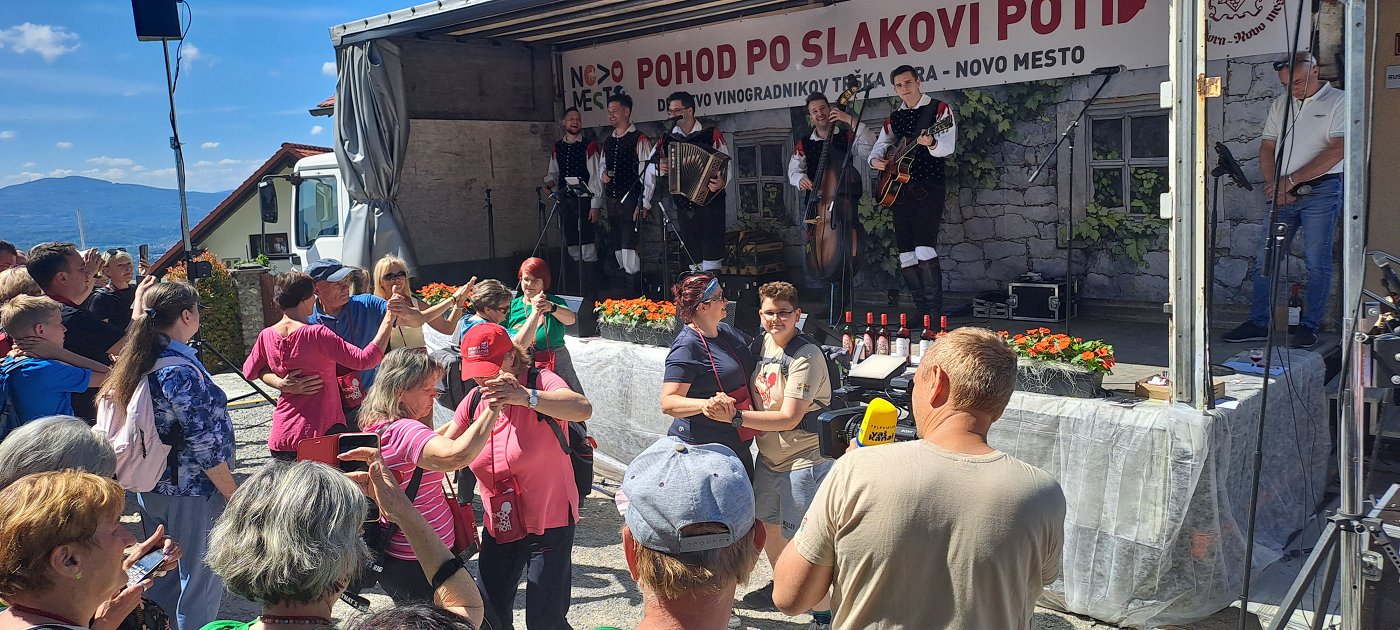 Pohodniki plešejo