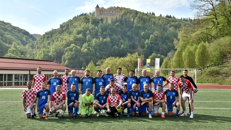 Predstavniki ekipe Skupnosti občin Slovenije Novo mesto gosti tekmovanje za pokal Alpe Adria