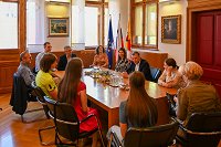 Srečanje s štipendistkami in štipendisti MO NM