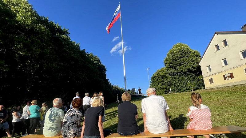 Na fotografiji je proslava ob Prazniku krajevne skupnosti Brusnice