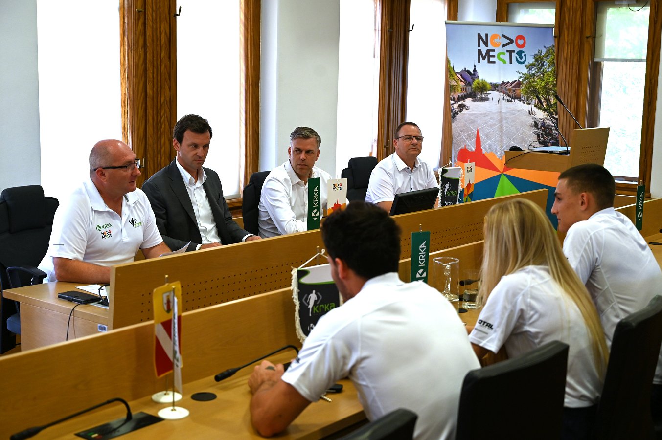 Na fotografiji so prisotni na novinarski konferenci glede gostitve vrhunskih atletskih tekmovanj v Novem mestu