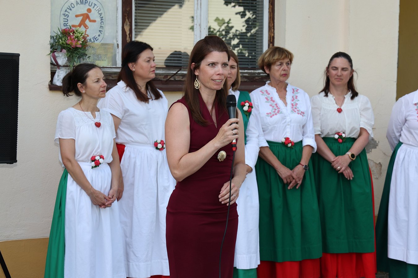 Na fotografiji je direktorica občinske uprave Jana Bolta Saje med nagovorom