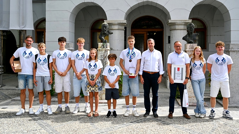  Župan sprejel uspešne plavalce Plavalnega kluba Novo mesto